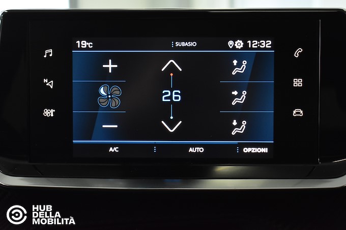 PEUGEOT 2008 BlueHDi 130 S&S EAT8 Allure